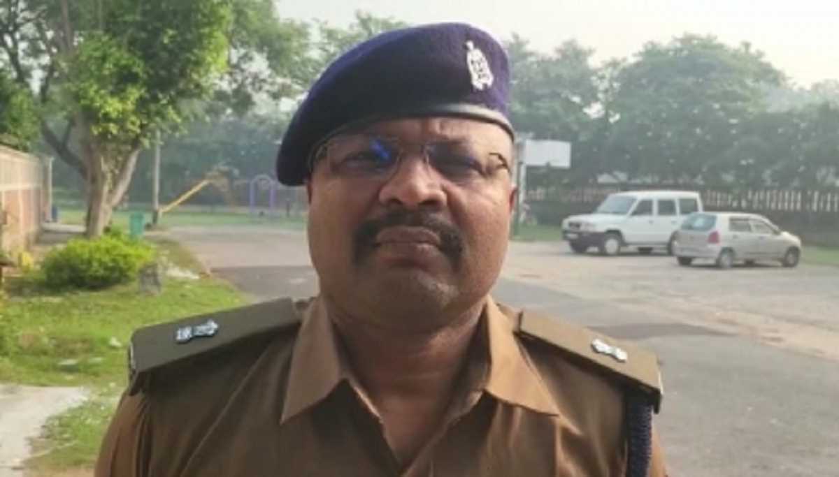 ग्रेटर नोएडा में लॉ एंड ऑर्डर की धज्जियां उड़ा रहे बदमाश, पुलिस के जवान के साथ मारपीट व लूटपाट ग्रेटर नोएडा में लॉ एंड ऑर्डर की धज्जियां उड़ा रहे बदमाश, पुलिस के जवान के साथ मारपीट व लूटपाट