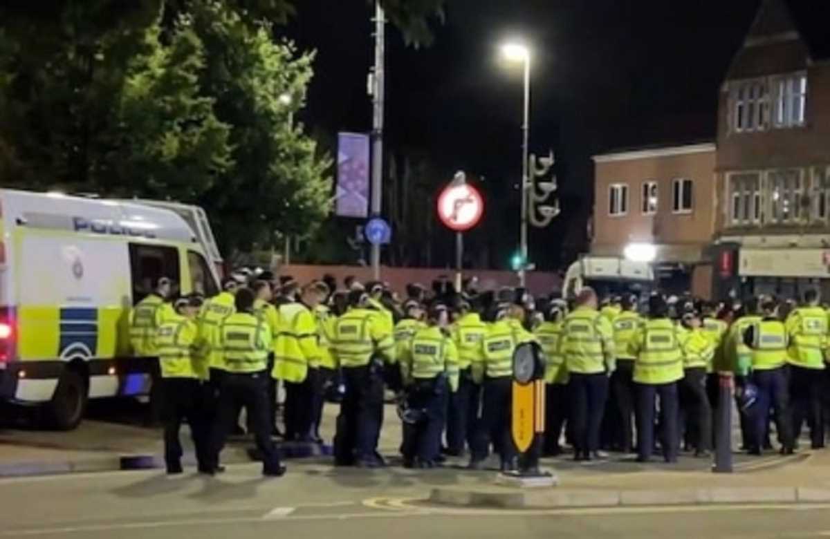 लीसेस्टर में हिंदू और मुस्लिम समुदायों के बीच बढ़ रहा तनाव लीसेस्टर में हिंदू और मुस्लिम समुदायों के बीच बढ़ रहा तनाव