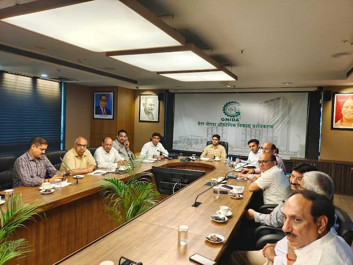 ग्रेनो प्राधिकरण में हुई उद्योग सहायक समिति की बैठक