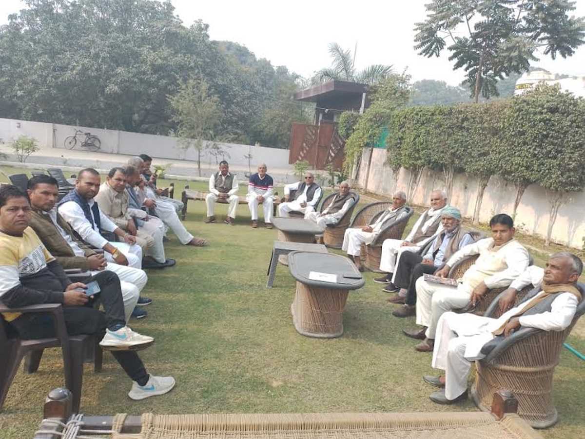 चिटहेरा में कूड़ा निस्तारण केंद्र बनाने के विरोध में किसानों की पंचायत