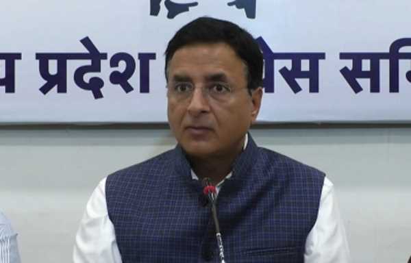 मेवाणी को तीन माह की सजा, कितने लोगों को जेल भेजेगी सरकार : सुरजेवाला