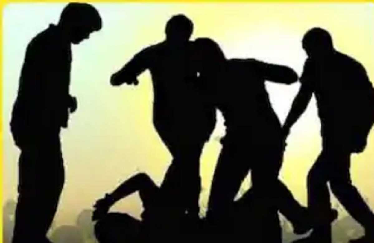 हाइड पार्क सोसायटी में दो पक्षों के बीच जमकर मारपीट वीडियो हुआ वायरल