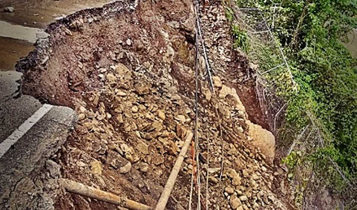 मणिपुर में भूस्खलन के कारण राजमार्ग अवरुद्ध होने से 500 ट्रक फंसे