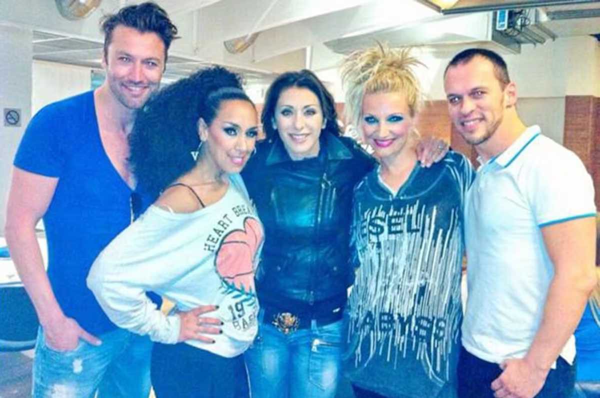 मुंबई पहुंचे पॉप बैंड वेंगाबॉयज, स्टेज पर धमाल करने को तैयार मुंबई पहुंचे पॉप बैंड वेंगाबॉयज, स्टेज पर धमाल करने को तैयार