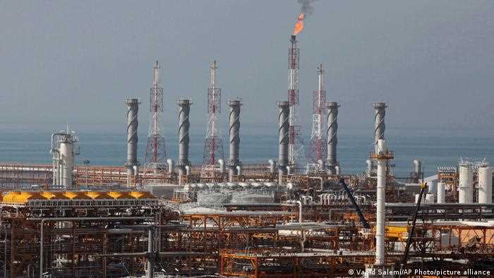 जब सारा तेल ऊंचे दामों में अमीर देश खरीद लेंगे, तो गरीब देश कहां जाएंगे?