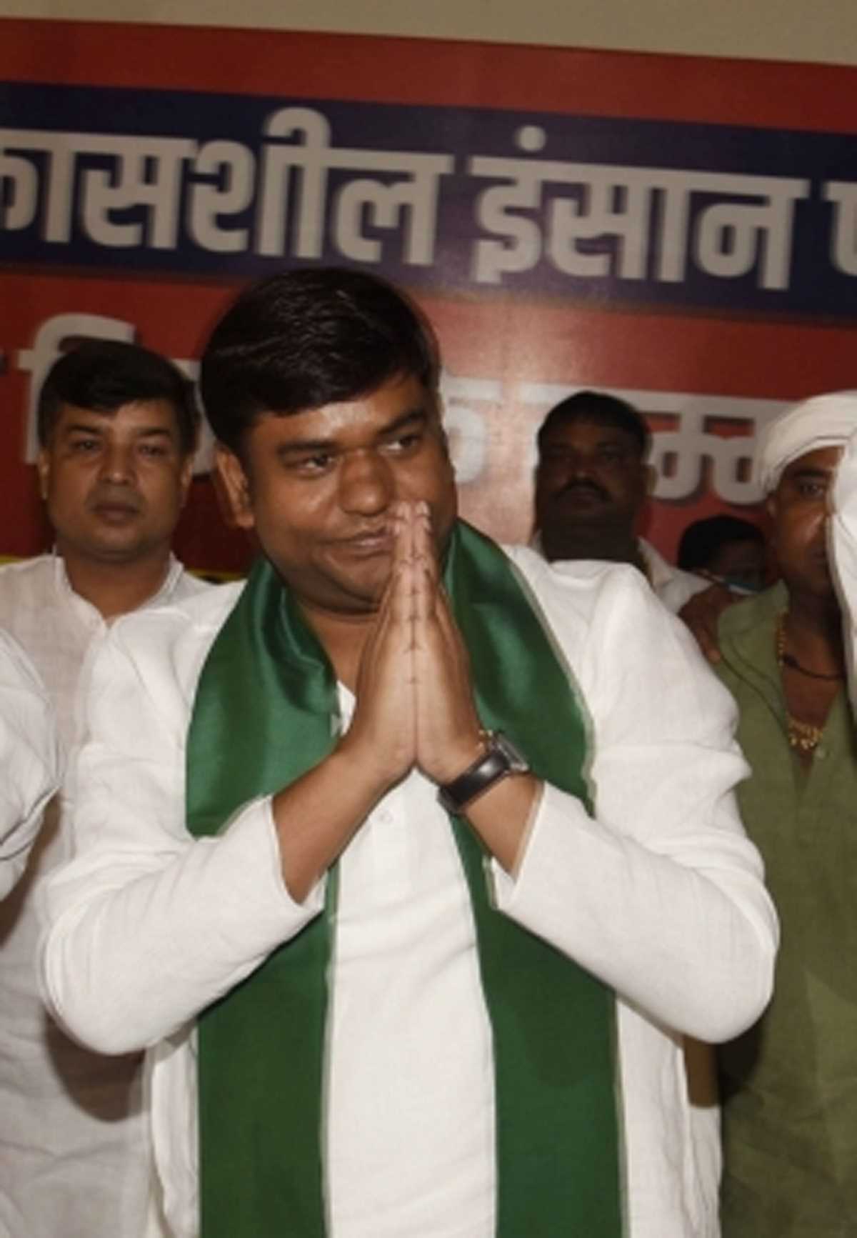 बिहार में छोटे दल असमंजस में, तय नहीं कर पा रहे सियासी मित्र