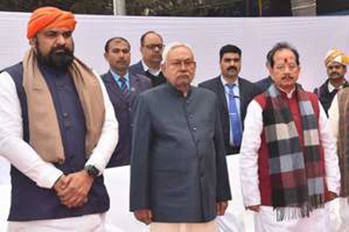 बिहार में फ्लोर टेस्ट के पहले सभी दल सतर्क, विधायकों को सहेजने में जुटे