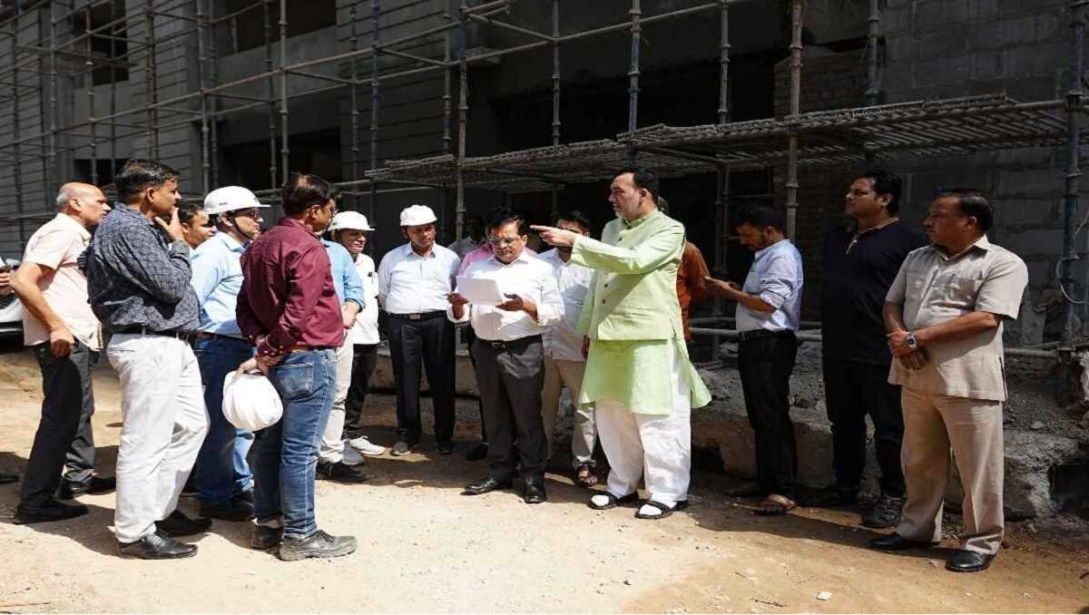 दिल्ली : एंटी डस्ट अभियान का गोपाल राय ने किया औचक निरीक्षण, कंस्ट्रक्शन कंपनी पर 50 हजार का जुर्माना लगा दिल्ली : एंटी डस्ट अभियान का गोपाल राय ने किया औचक निरीक्षण, कंस्ट्रक्शन कंपनी पर 50 हजार का जुर्माना लगा