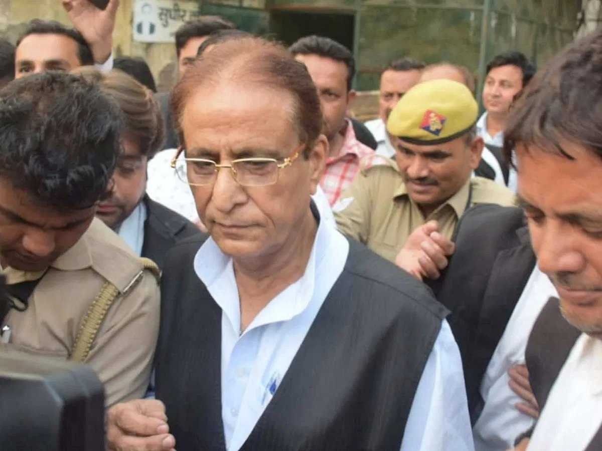 सपा नेता आजम खान के जौहर विवि पहुंची राजस्व की टीम