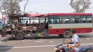 आगरा-जयपुर नेशनल हाईवे पर दर्दनाक सड़क हादसा, चार की मौत