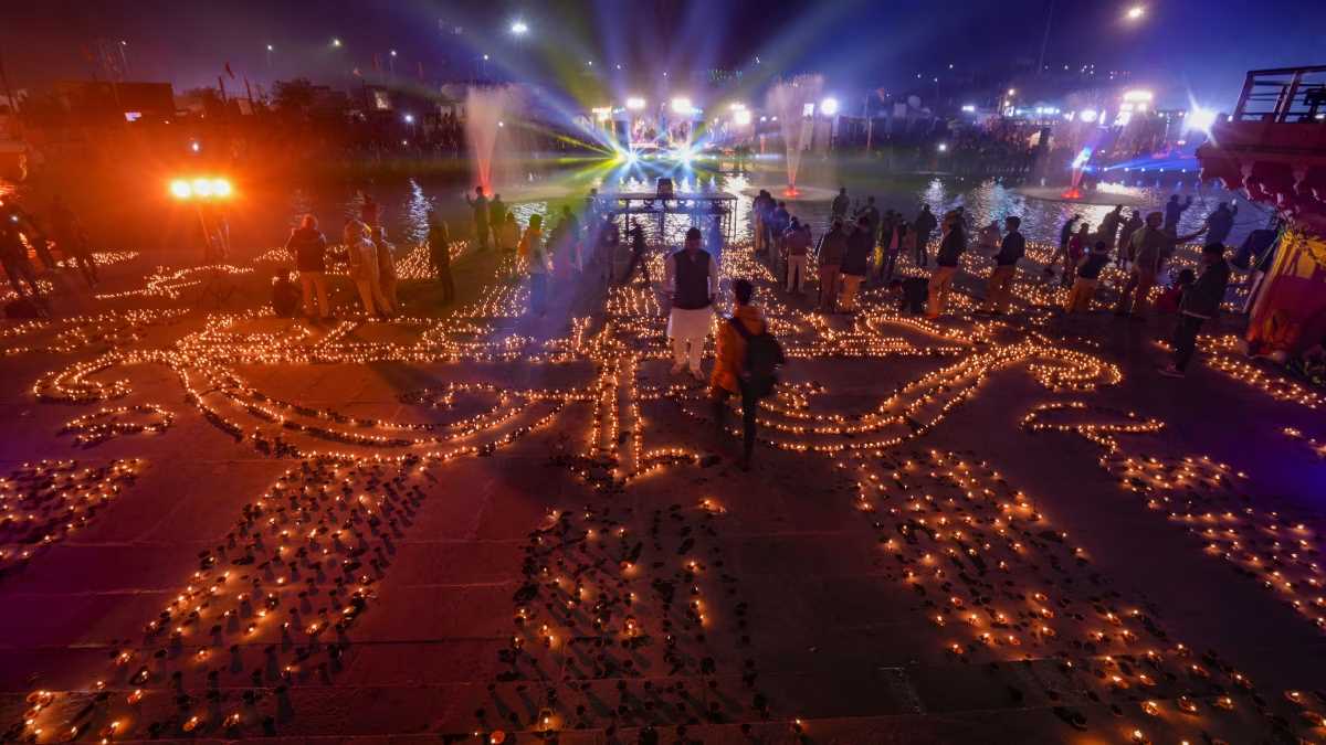 प्राण प्रतिष्ठा के बाद सरयू किनारे जले आस्था और आत्मीयता के दीप