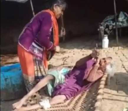 बिना बताए घर से बाहर चली गई 90 वर्षीय महिला तो बहू ने कर दी पिटाई