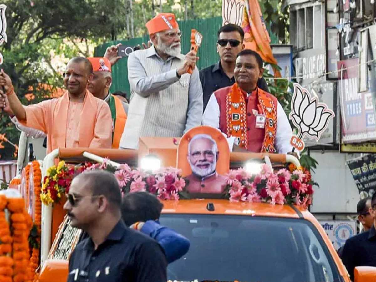 पीएम मोदी ने गाजियाबाद में रोड शो के जरिए कार्यकर्ताओं को दिया बड़ा संदेश