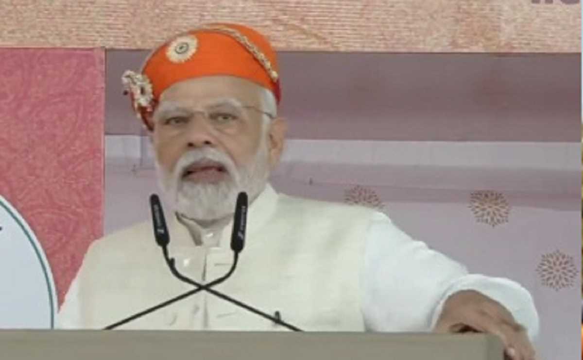 पीएम मोदी ने की राजस्थान के चित्तौड़गढ़ जिले में सांवलिया सेठ मंदिर में पूजा-अर्चना पीएम मोदी ने की राजस्थान के चित्तौड़गढ़ जिले में सांवलिया सेठ मंदिर में पूजा-अर्चना