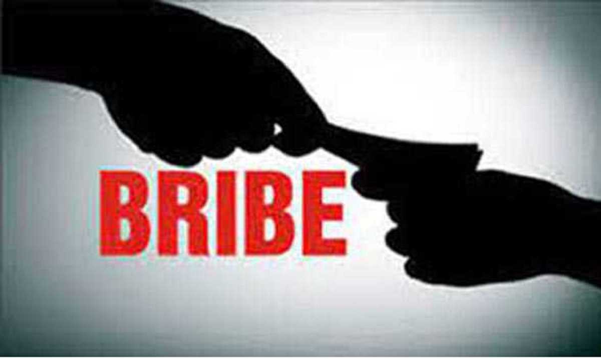 रीवा में जनपद सीईओ तेरह हजार रुपए की रिश्वत लेते गिरफ्तार