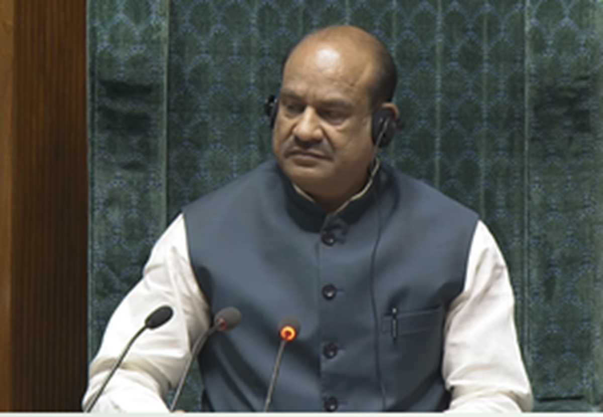 लोकसभा की कार्यवाही अनिश्चितकाल के लिए स्थगित, शीत कालीन सत्र में 74 प्रतिशत कामकाज लोकसभा की कार्यवाही अनिश्चितकाल के लिए स्थगित, शीत कालीन सत्र में 74 प्रतिशत कामकाज