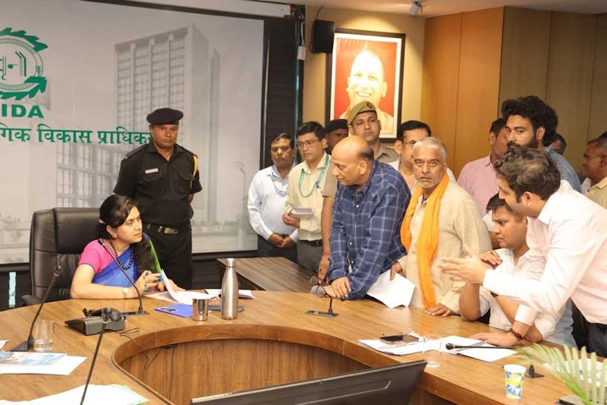 पार्क का रखरखाव न होने पर सीईओ ने कॉन्ट्रैक्टर व सुपरवाइजर पर कार्रवाई के दिए निर्देश