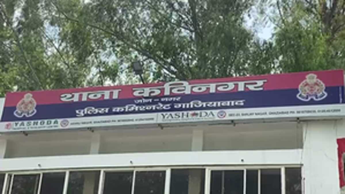 स्कूल जाती छात्रा पर भाई ने चलाई गोली, अस्पताल में भर्ती, आरोपी गिरफ्तार स्कूल जाती छात्रा पर भाई ने चलाई गोली, अस्पताल में भर्ती, आरोपी गिरफ्तार