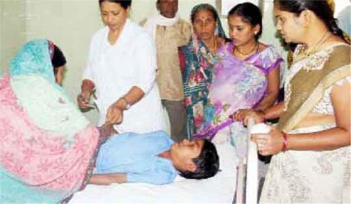 रतनजोत बीज खाने से 12 बच्चे बीमार रतनजोत बीज खाने से 12 बच्चे बीमार