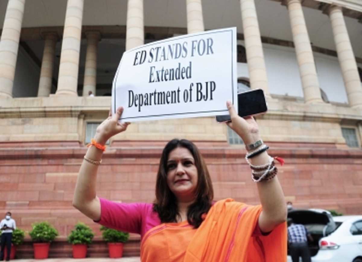 संजय राउत की गिरफ्तारी एक राजनीतिक साजिश : प्रियंका चतुर्वेदी संजय राउत की गिरफ्तारी एक राजनीतिक साजिश : प्रियंका चतुर्वेदी