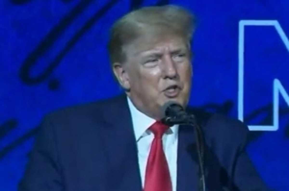 अमेरिकी पैनल ने ट्रंप के टैक्स रिटर्न को सार्वजनिक करने के लिए किया वोट