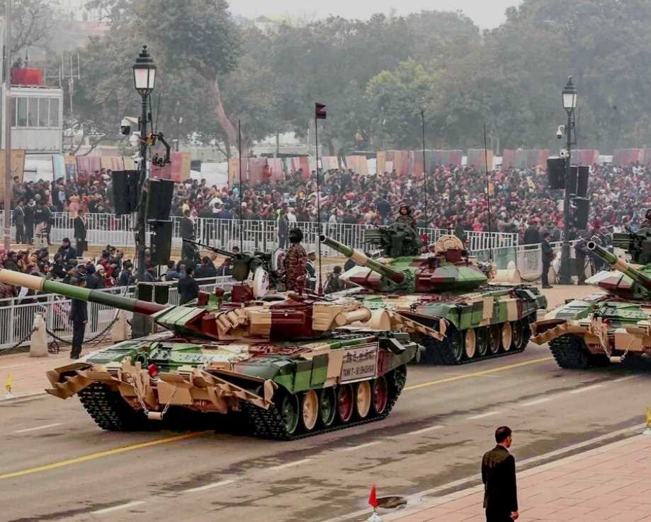 कर्तव्य पथ पर सैन्य शक्ति का प्रदर्शन जारी, फ्रांस के दस्ते ने भी किया मार्च