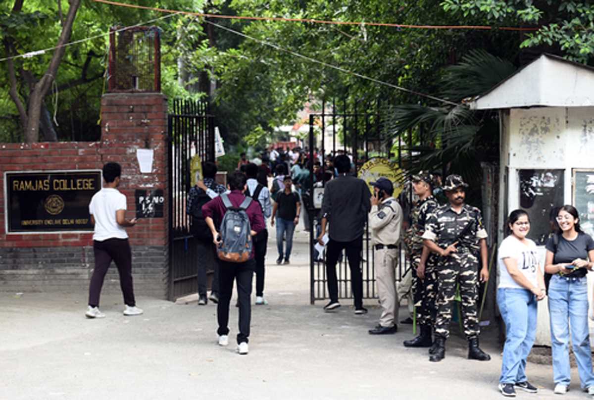 डीयू : छात्रसंघ चुनाव में 42 प्रतिशत मतदान, शनिवार को घोषित होंगे नतीजे