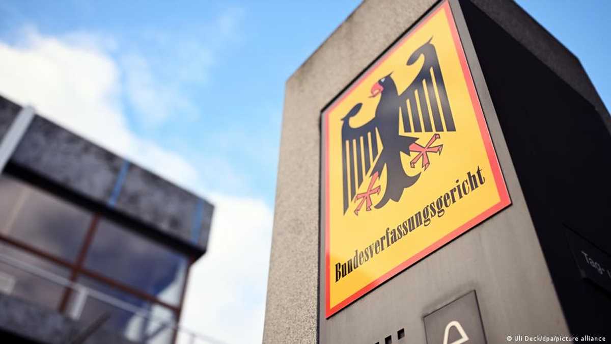 जर्मनी की दक्षिणपंथी पार्टी डी हायमाट की सरकारी फंडिंग बंद जर्मनी की दक्षिणपंथी पार्टी डी हायमाट की सरकारी फंडिंग बंद