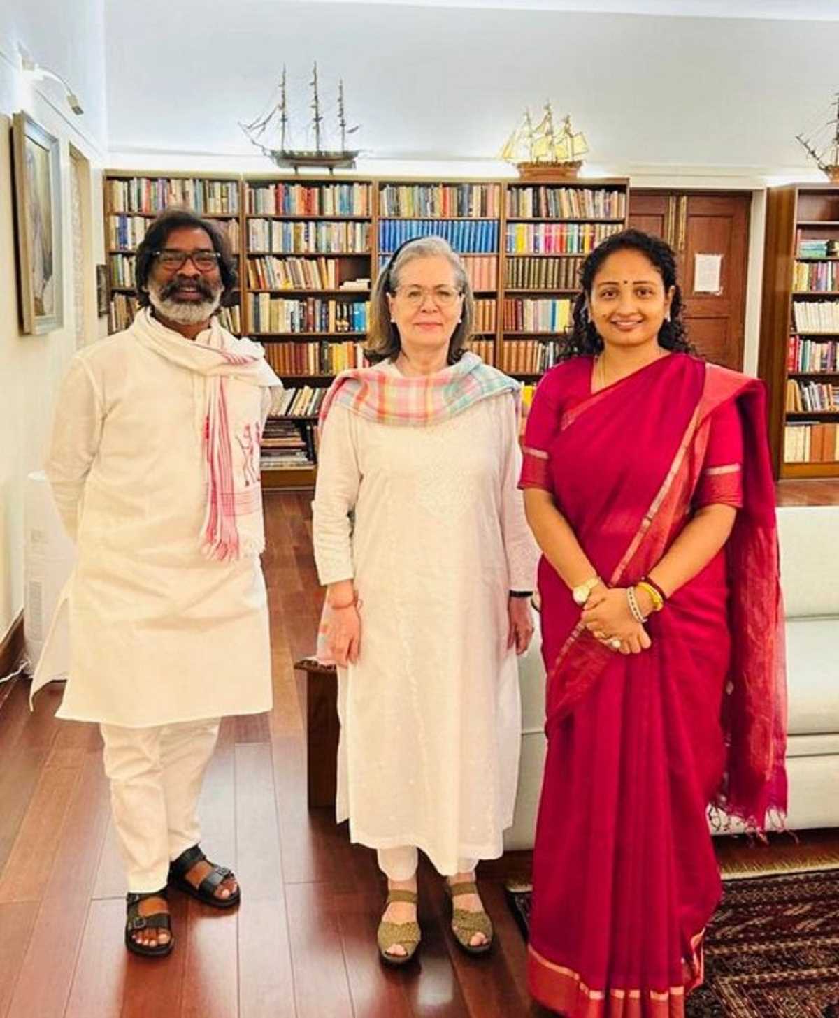 झारखंड सीएम हेमंत सोरेन ने दिल्ली में की सोनिया गांधी से मुलाकात