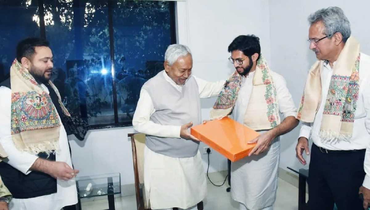 तेजस्वी यादव से मिलने पहुंचे आदित्य ठाकरे, पढ़ें पूरी खबर तेजस्वी यादव से मिलने पहुंचे आदित्य ठाकरे, पढ़ें पूरी खबर