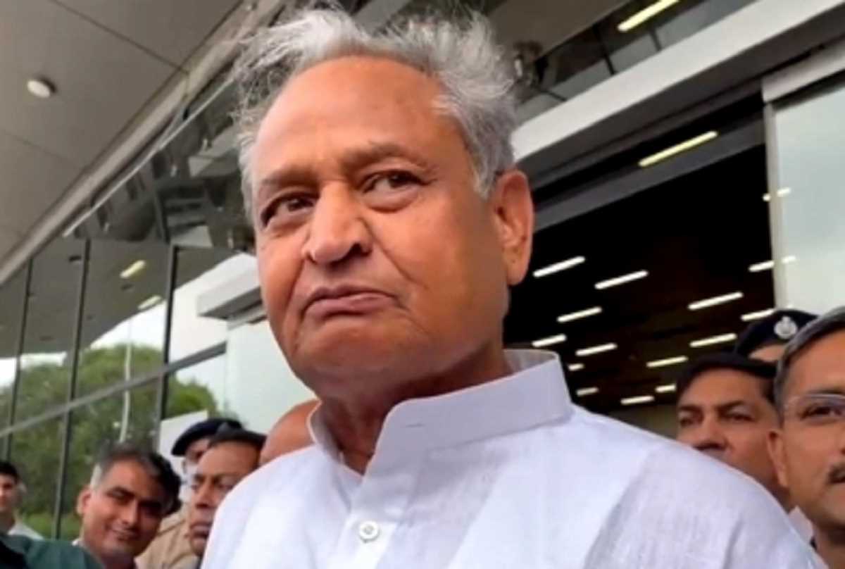 कांग्रेस में उथलपुथल के बीच गहलोत से वासनिक व सोनिया गांधी से वेणुगोपाल कर रहे बैठक