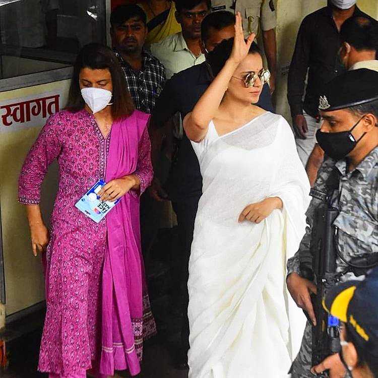 राजद्रोह के मामले में कंगना की हुई पेशी, Y श्रेणी की सुरक्षा में पहुंची पुलिस स्टेशन