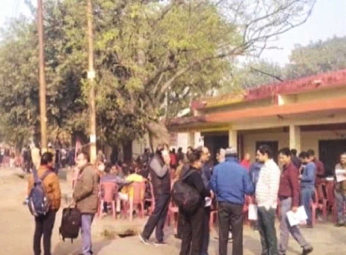 खतौली उपचुनाव के लिए 369 बूथों पर सोमवार को वोटिंग, पोलिंग पार्टियां रवाना खतौली उपचुनाव के लिए 369 बूथों पर सोमवार को वोटिंग, पोलिंग पार्टियां रवाना