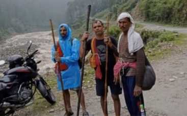 टिहरी: रात भर भारी बारिश के बीच जंगल में फंसे रहे 22 लोग, किया गया रेस्क्यू टिहरी: रात भर भारी बारिश के बीच जंगल में फंसे रहे 22 लोग, किया गया रेस्क्यू