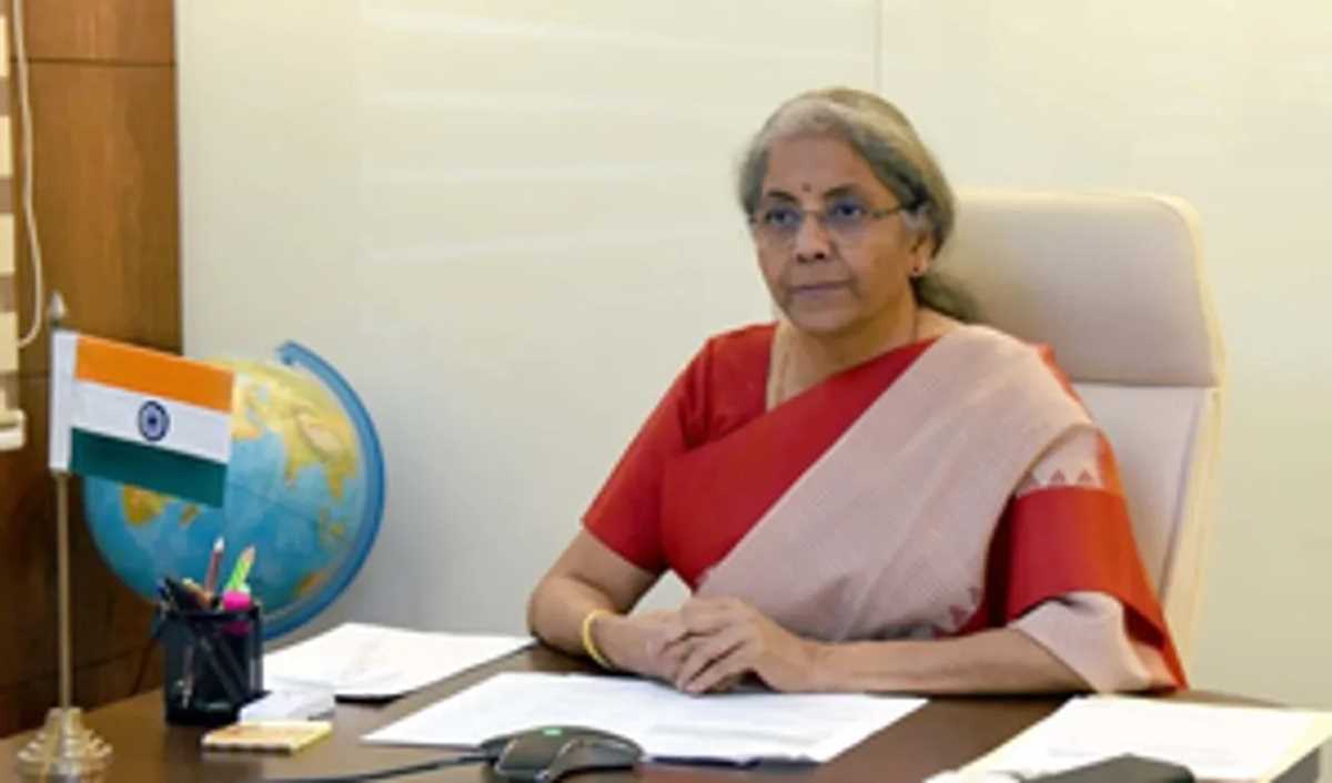 सड़क परिवहन व संचार मंत्रालय को बुनियादी ढांचों से जुड़े कामों में तेजी लाने के निर्देश