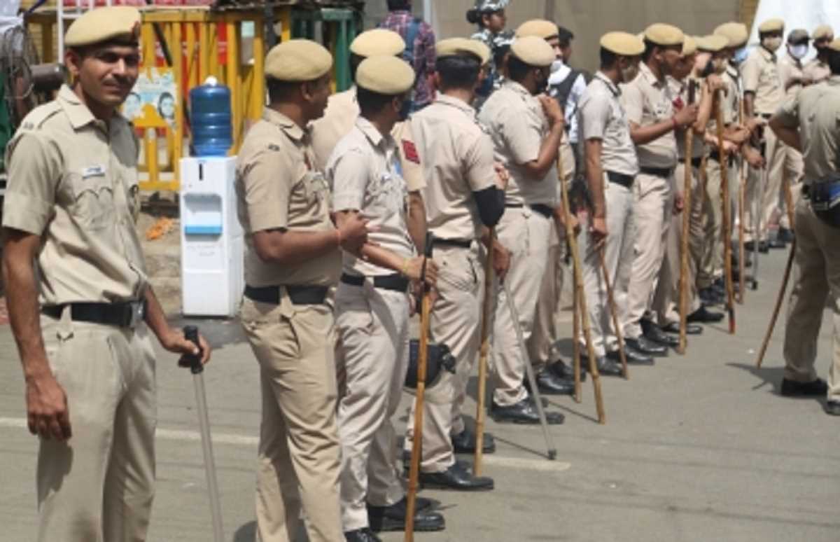 दिल्ली पुलिस ने आदेशों का उल्लंघन करने पर 300 से अधिक मामले दर्ज किए