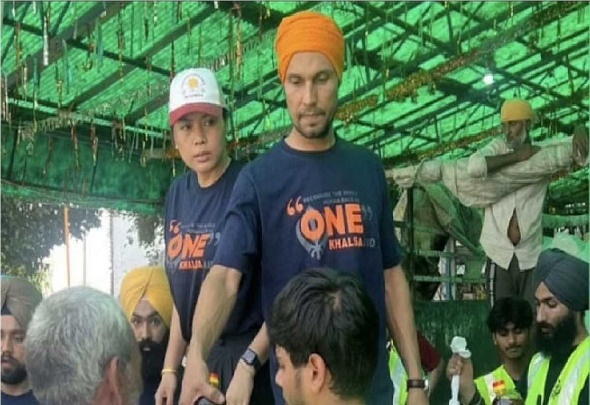 रणदीप हुड्डा ने हरियाणा में बाढ़ पीड़ितों को बांटे खाने के पैकेट