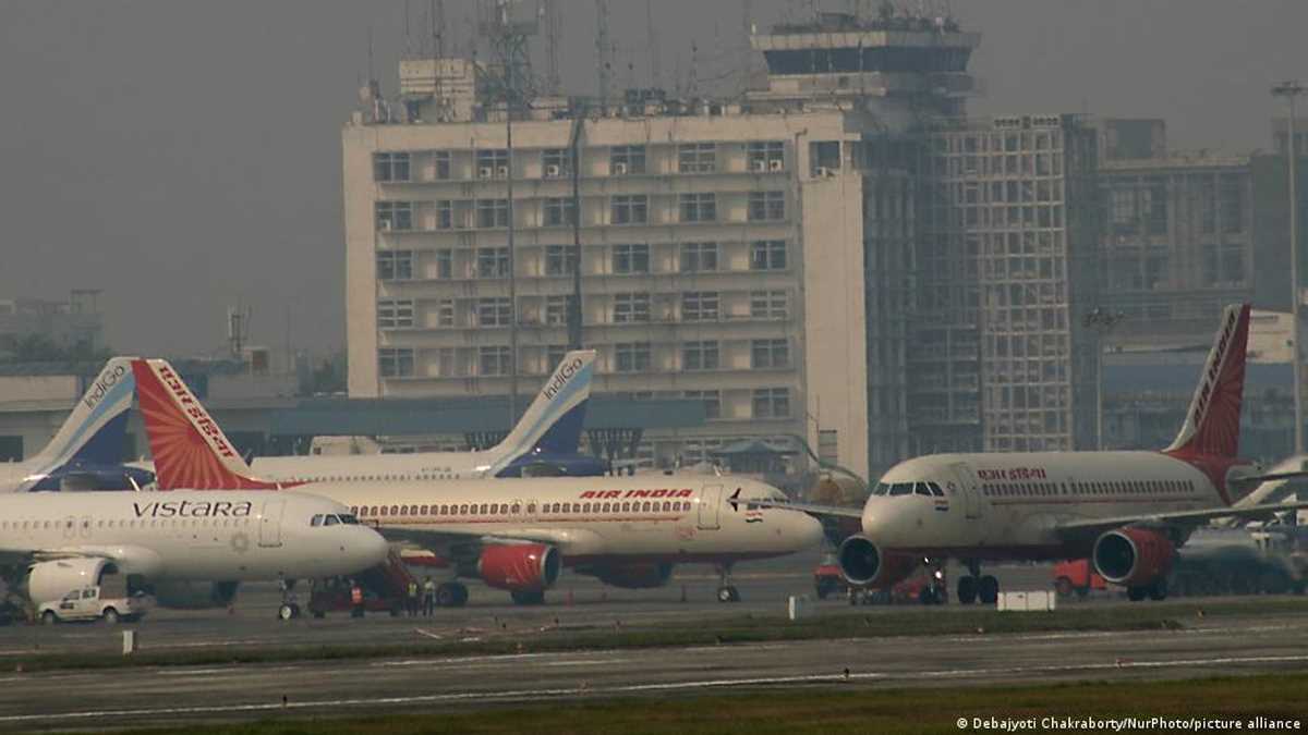 भारत: विमानन क्षेत्र में एक कंपनी के एकाधिकार का खतरा भारत: विमानन क्षेत्र में एक कंपनी के एकाधिकार का खतरा