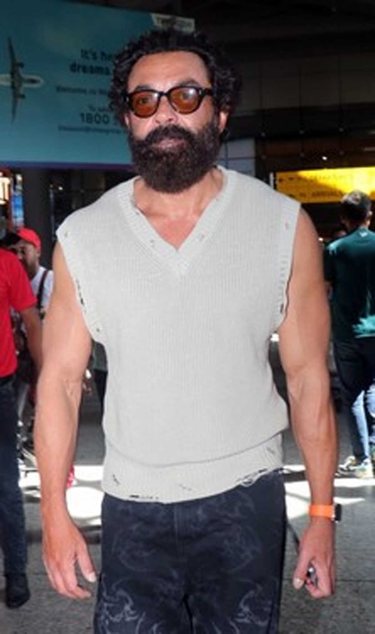 सलमान ने मुझसे कहा था कि अगर रेस 3 का हिस्सा बनना है तो शर्ट उतारनी होगी : बॉबी देओल