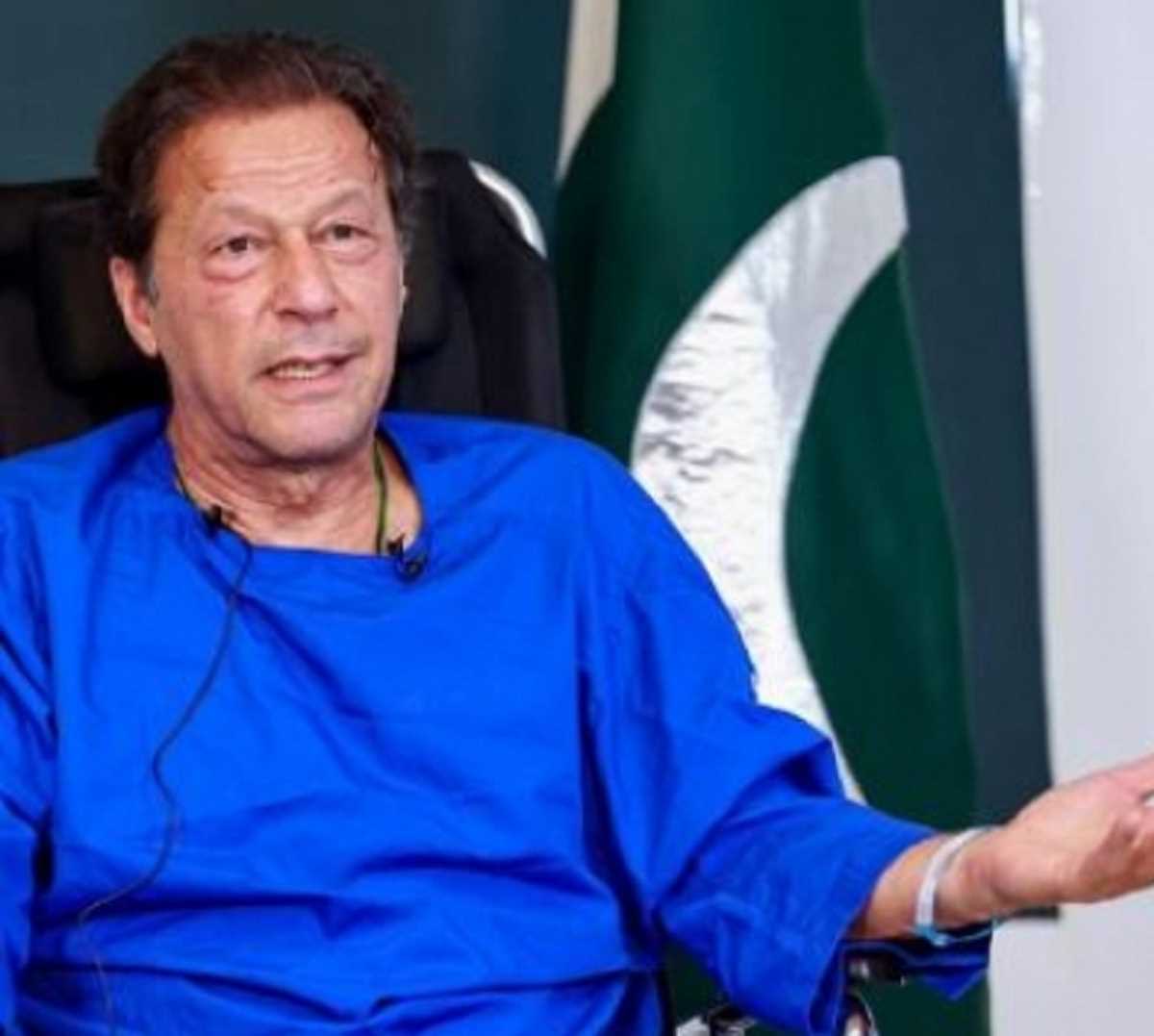 पाक मंत्री का दावा- इमरान ने भारत से मिला एक गोल्ड मेडल बेचा