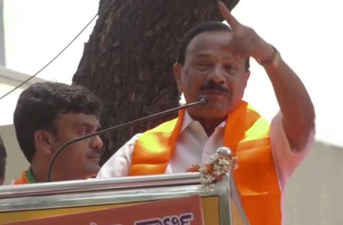 अलीबाबा और 40 चोरों की कहानी की नकल है सिद्धारमैया की टीम : डीवी सदानंद गौड़ा