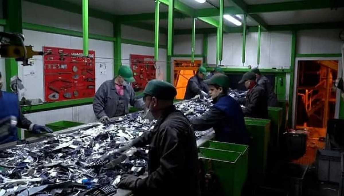 इस साल फेंक दिए जाएंगे 5.3 अरब फोन इस साल फेंक दिए जाएंगे 5.3 अरब फोन