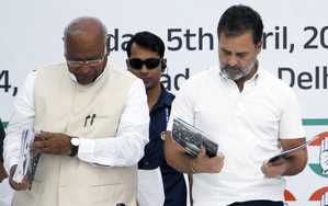 आरक्षण की राह में कांग्रेस ने अटकाए रोड़े, सोशल मीडिया पर विशेषज्ञों ने किया दावा!