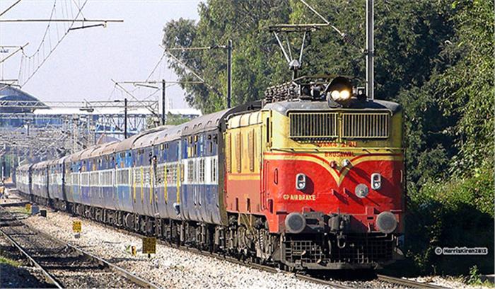 आंध्र ट्रेन हादसा के बाद 17 रेेलगाड़ियों के मार्ग में बदलाव 