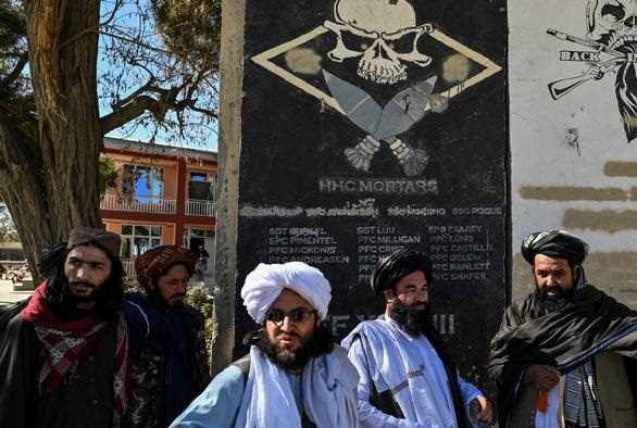 चाभियां दफ्तर में रखी हैं, कहकर दूतावास छोड़ गए अफगान राजदूत