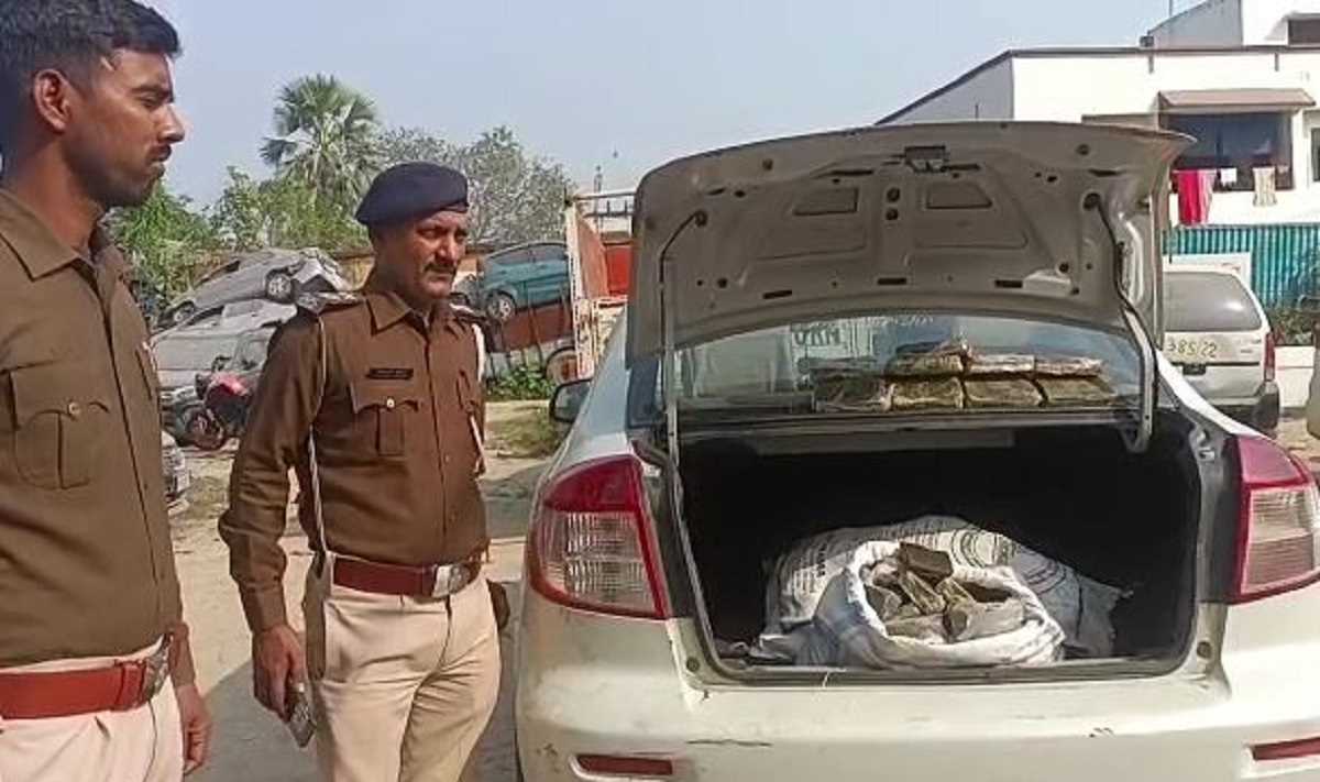 बिहार में कार से 10 करोड़ रुपये कीमत की चरस बरामद, 2 तस्कर गिरफ्तार