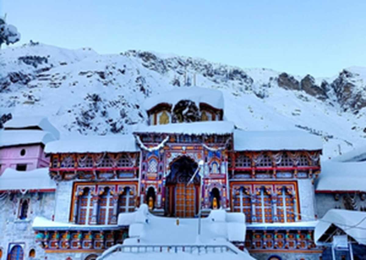 बद्रीनाथ-केदारनाथ में हो रही बर्फबारी, माइनस में पहुंचा तापमान