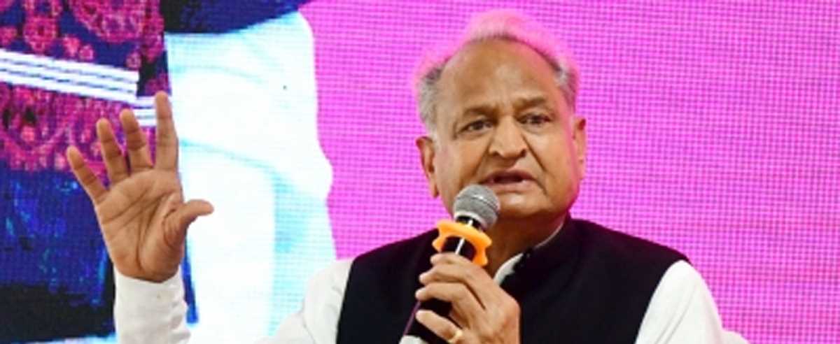 भाजपा-आरएसएस ने अन्ना, केजरीवाल को बढ़ावा देकर यूपीए की छवि बिगाड़ी : गहलोत