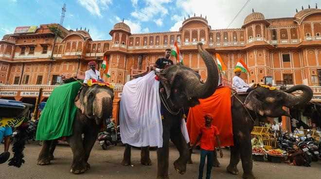 75 साल में भारतः धर्मनिरपेक्षता से हिंदू राष्ट्रवाद की ओर