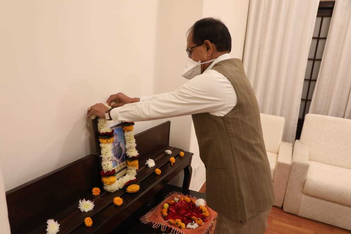 शहीद दिवस पर शिवराज सिंह चौहान ने भीमा नायक को किया नमन शहीद दिवस पर शिवराज सिंह चौहान ने भीमा नायक को किया नमन